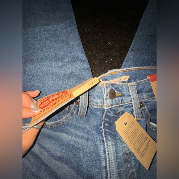 NEW LEVI’S HIGH WAISTED MOM DENIM BLUE JEANS TAPERED LEG SZ 27x27 - Picture 4 of 10